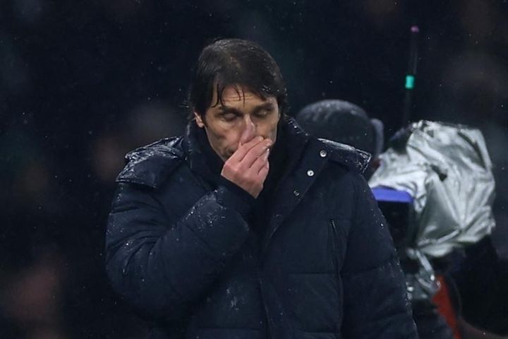 HLV Conte bị CĐV Tottenham la ó