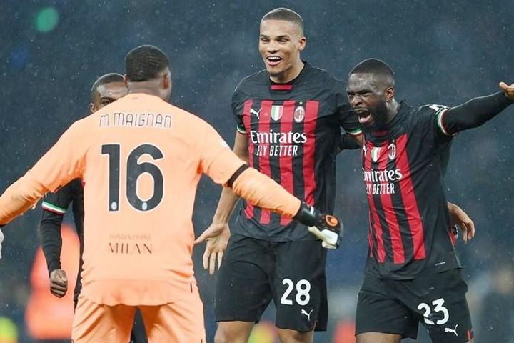 AC Milan trở lại tứ kết sau 11 năm
