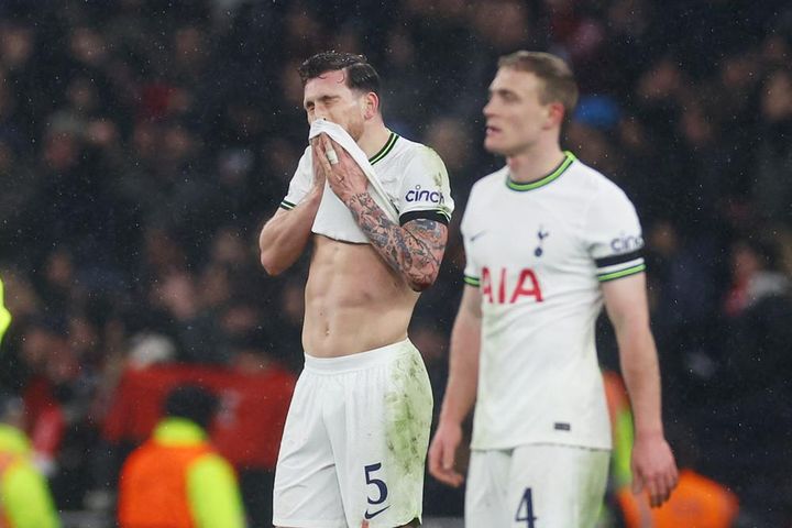 Thầy trò Conte bị CĐV nhà la ó vì thi đấu kém cỏi