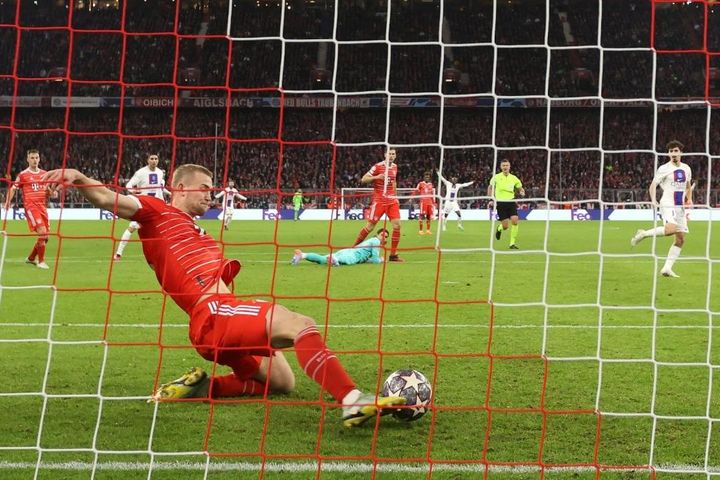 Thủ môn sai có đồng đội sửa, Bayern Munich thoát bàn thua khó tin trước PSG