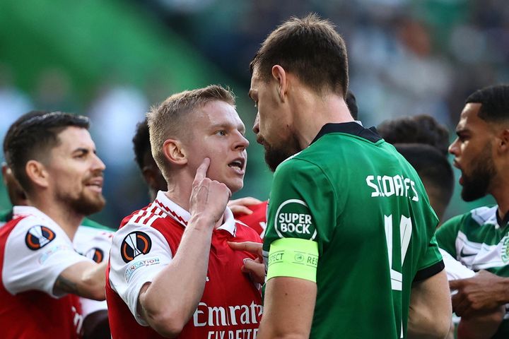 Arsenal thoát thua nhờ bàn phản lưới của tuyển thủ Nhật Bản