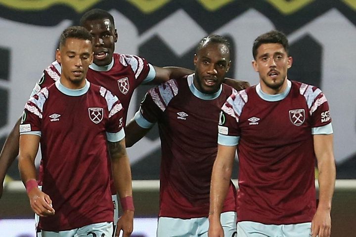 Đội hạng 16 Premier League toàn thắng ở cúp châu Âu
