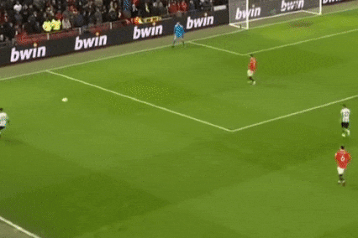 De Gea chơi chân tệ hại