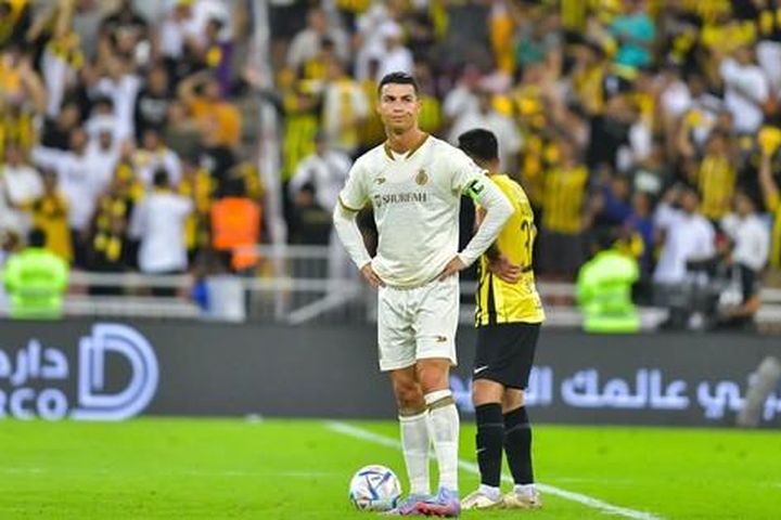 Ronaldo tịt ngòi trong ngày Al Nassr thua toàn diện