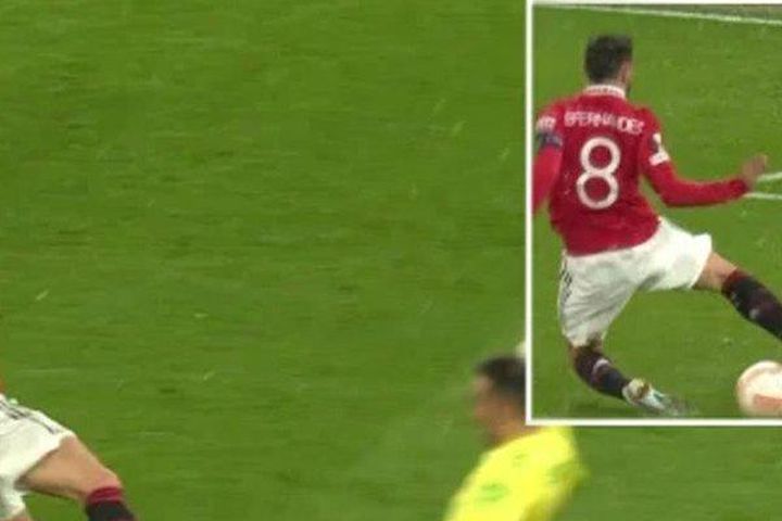 Bruno Fernandes may mắn thoát thẻ đỏ ở trận thắng Real Betis