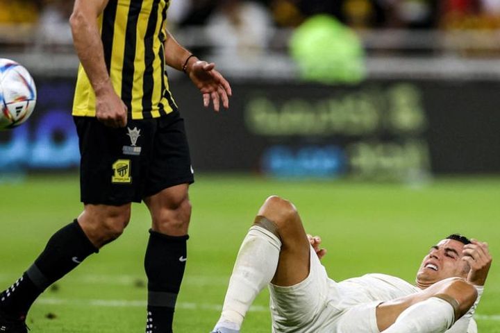 Ronaldo lạc lõng tại Al Nassr: Siêu sao nổi điên với HLV sau trận thua của Al Nassr