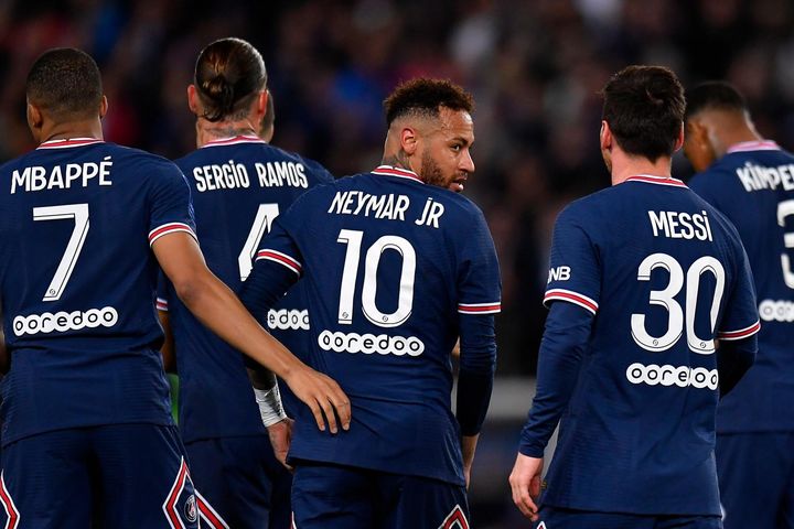 Mbappe không nói chuyện với 4 đồng đội