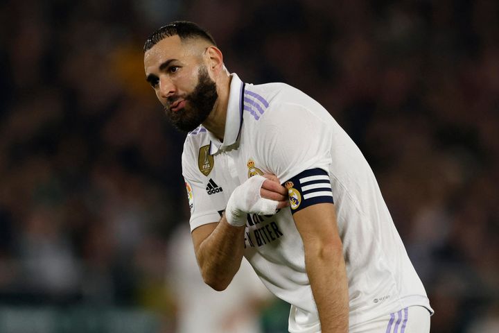 Benzema mắng HLV Deschamps là kẻ 'trơ trẽn'