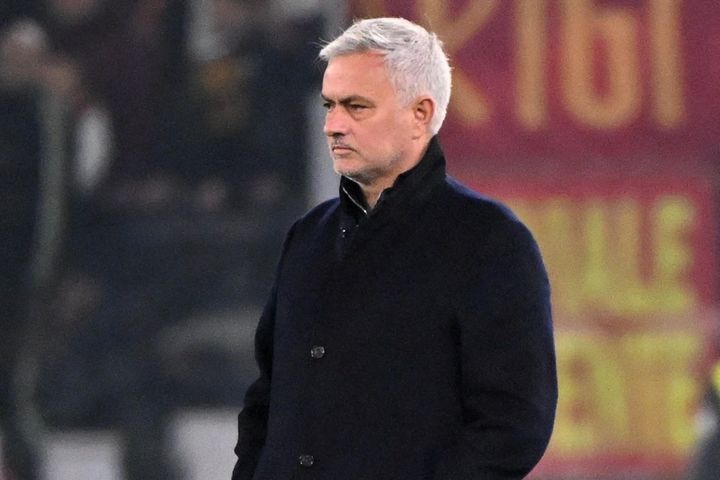 Mourinho tẩy chay truyền thông