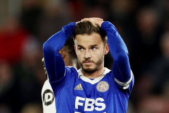 Cuộc chiến trụ hạng gay cấn ở Premier League