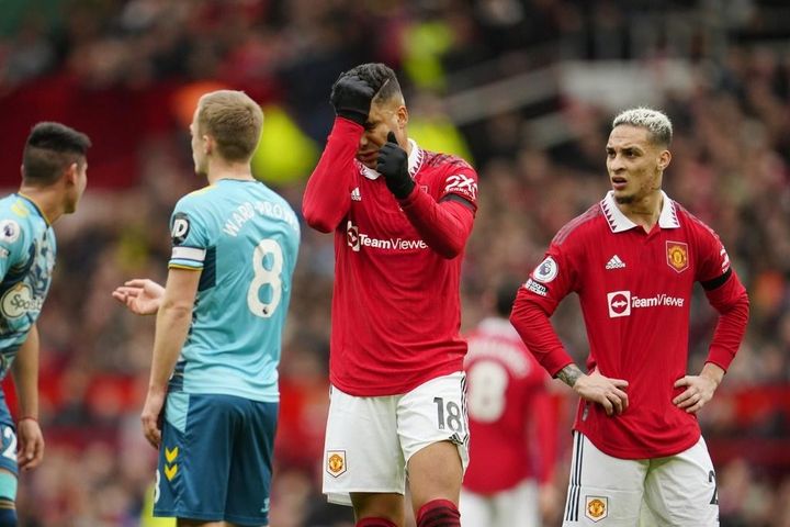 Casemiro bị cấm thi đấu 4 trận sau thẻ đỏ trước Southampton