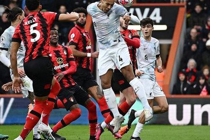 Liverpool thua sốc đội chót bảng, 'tam đại gia' Ngoại hạng tăng tốc