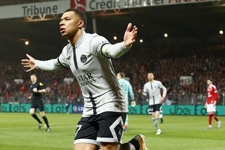 Mbappe tỏa sáng đem về chiến thắng phút cuối cho PSG
