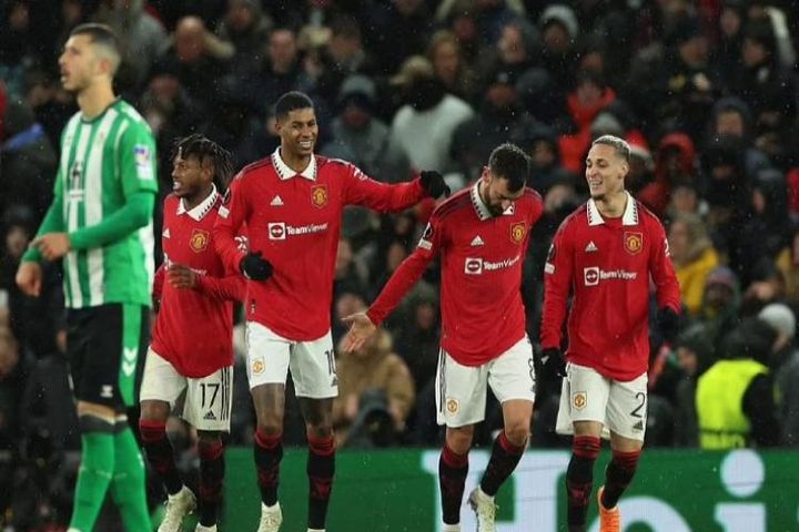 MU đứng dậy sau thảm bại 0-7, Ten Hag quyết ẵm Europa League & FA Cup