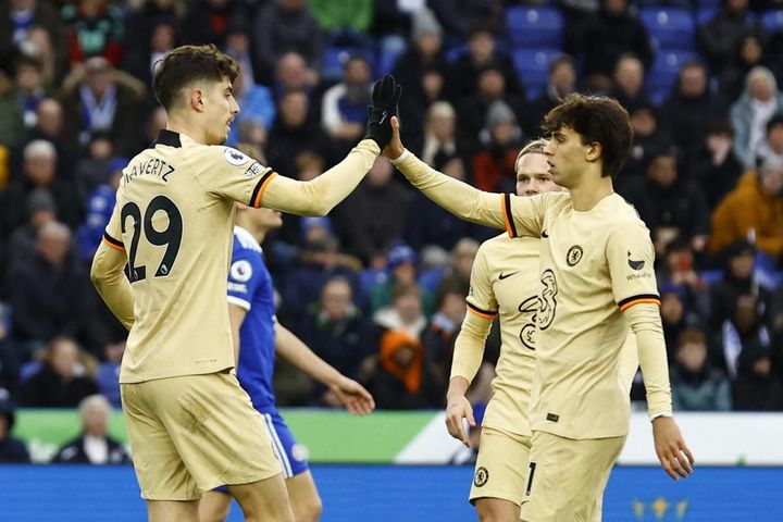Liên tục lập siêu phẩm, Chelsea nhọc nhằn 'vượt ải' Leicester