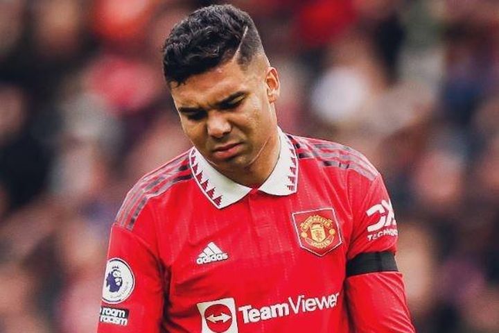 Phản ứng của HLV Ten Hag về thẻ đỏ của Casemiro
