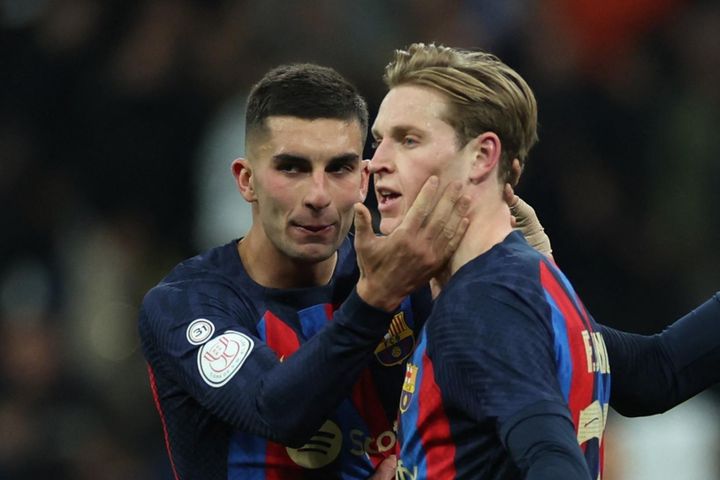 Xavi liên tục ca ngợi Frenkie de Jong