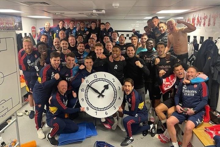 Màn ăn mừng lạ của Arsenal sau trận thắng Fulham