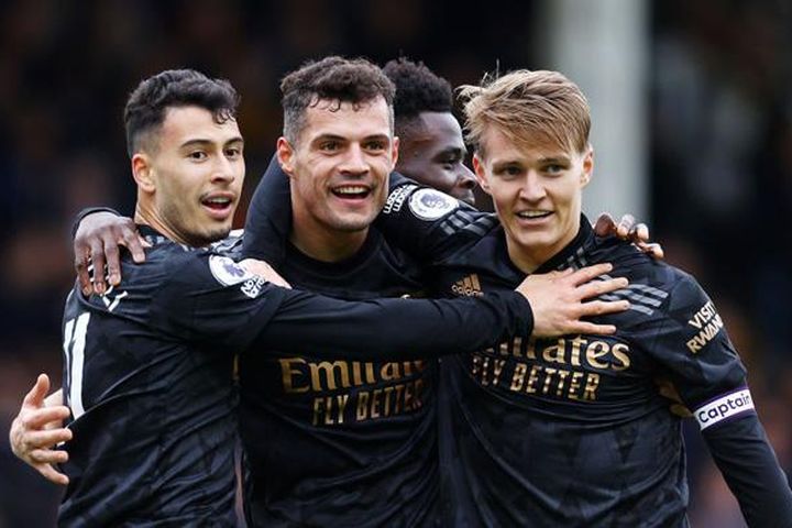 Thắng derby London, Arsenal lại bỏ xa Man City 5 điểm trên bảng xếp hạng