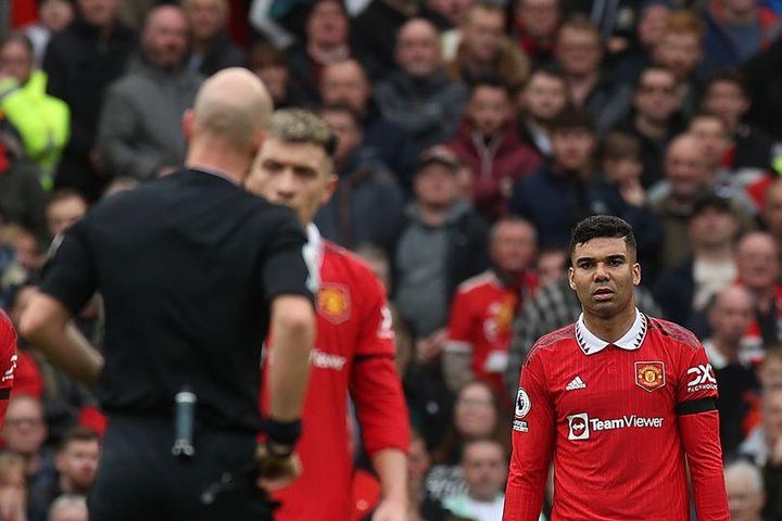HLV Ten Hag 'nổi khùng' với trọng tài vì thẻ đỏ của Casemiro, ám chỉ MU bị 'đánh hội đồng'