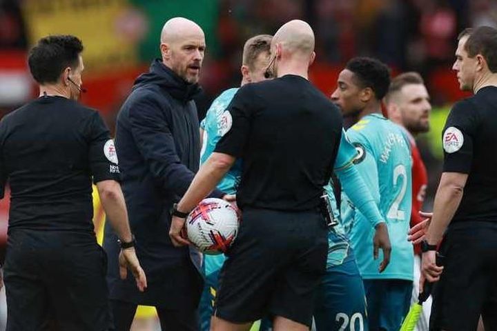 Erik ten Hag nguy cơ bị FA phạt nặng sau trận MU 0-0 Southampton
