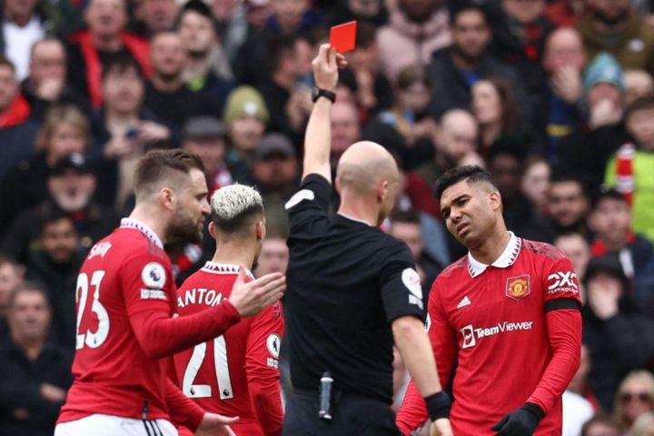 Premier League: M.U chia điểm trên sân nhà, Arsenal thăng hoa