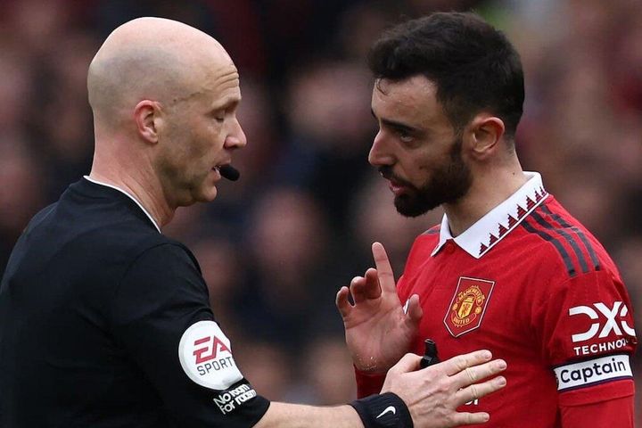Tranh cãi trọng tài xử ép, bỏ qua phạt đền của Man Utd