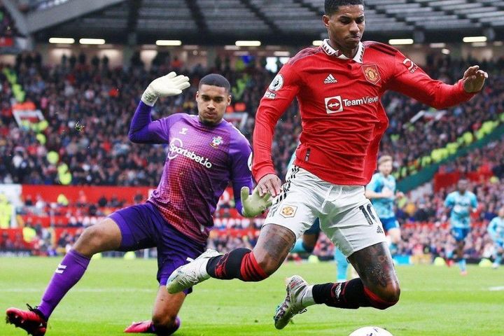 Marcus Rashford nhận chỉ trích dữ dội vì pha ăn vạ lộ liễu