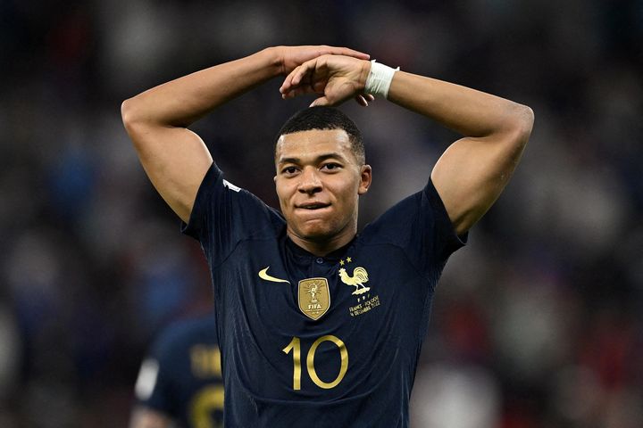 Phản ứng của cầu thủ Pháp khi Mbappe làm đội trưởng