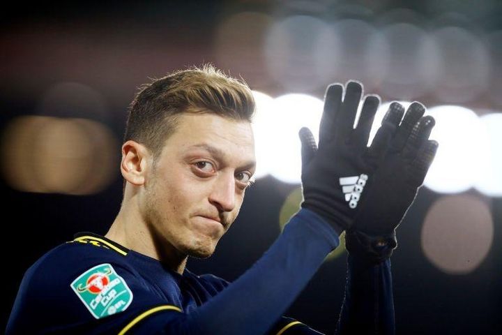 Mesut Ozil giải nghệ
