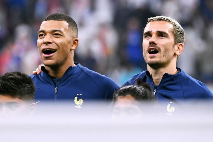 Griezmann tính chuyện từ giã tuyển Pháp vì... ghen tị với Mbappe?