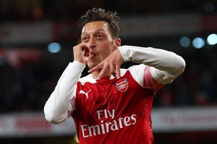 Tiền vệ Mesut Ozil giải nghệ sau 17 năm thi đấu chuyên nghiệp