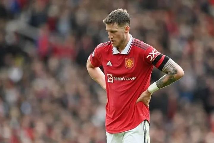 Phòng thay đồ MU khó hiểu Erik ten Hag ưu ái Wout Weghorst