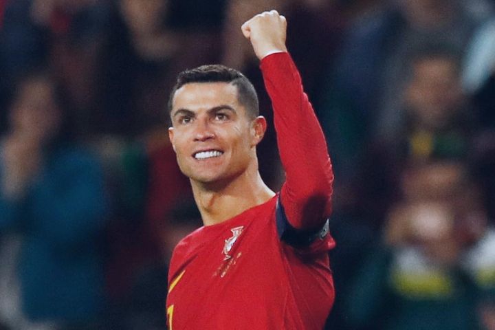 Ronaldo lập cú đúp trong trận thắng 4-0 của Bồ Đào Nha