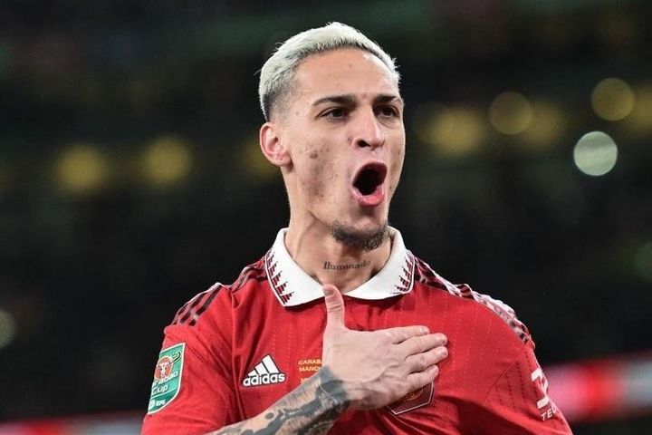 Berbatov: Antony xứng đáng bị chỉ trích