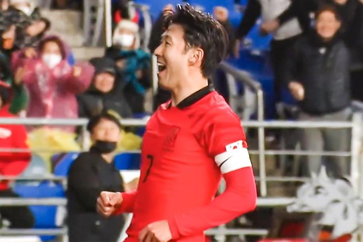 Son Heung-min trừng phạt sai lầm của đối thủ