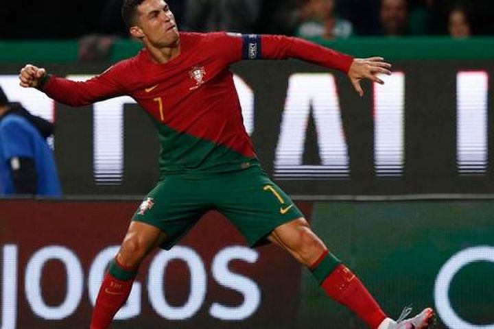 Lập kỷ lục siêu đỉnh, Ronaldo vẫn bị chê yếu bóng vía