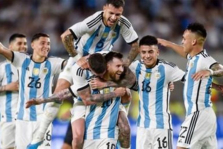Messi tỏa sáng, Argentina thắng nhẹ giao hữu Panama