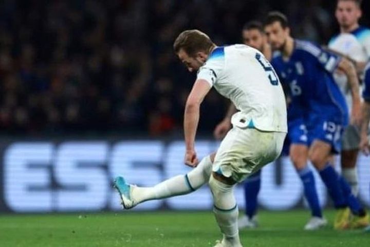 Wayne Rooney ca ngợi Harry Kane