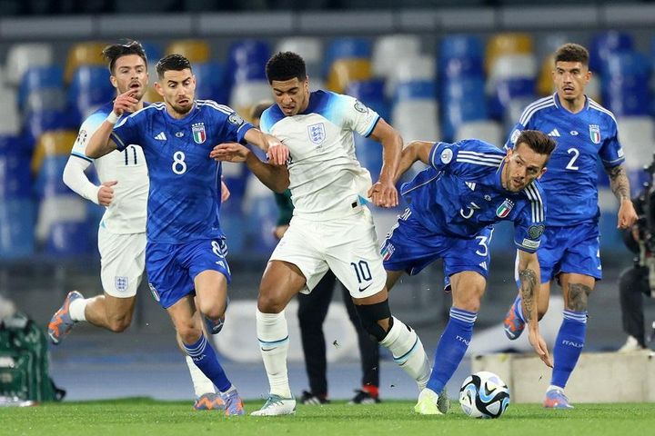 Harry Kane đi vào lịch sử trong ngày giúp tuyển Anh đánh bại Italia
