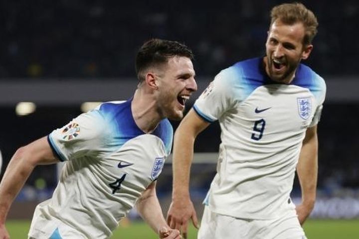 Italia 1-2 Anh: Đòi lại món nợ thành công