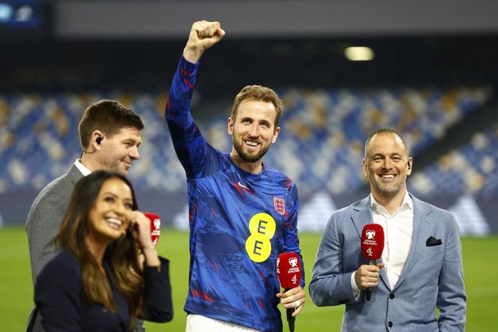 MU có đổi ý kích hoạt 'bom tấn' hè sau khi Harry Kane đi vào lịch sử bóng đá Anh?