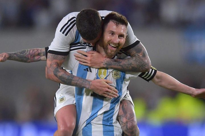 Chiêm ngưỡng 2 cú sút phạt tuyệt đẹp của Messi giúp Argentina đánh bại Panama