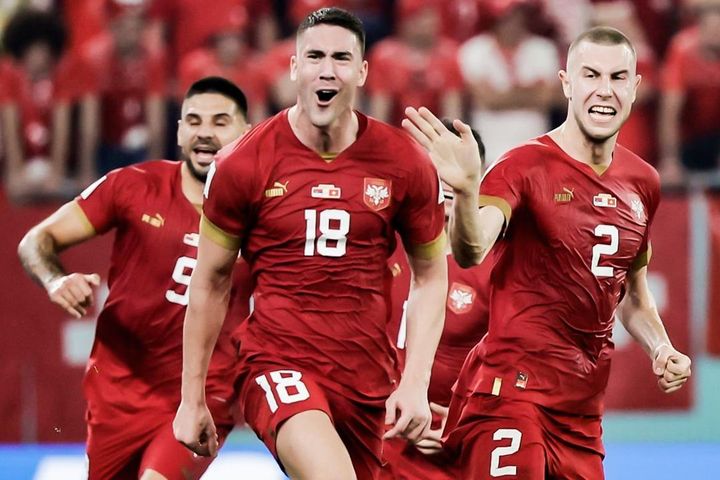 Vlahovic tỏa sáng khi lên tuyển Serbia