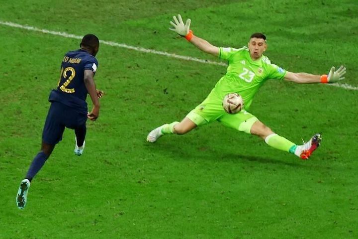 Emiliano Martinez trải lòng về pha cứu thua hay nhất sự nghiệp