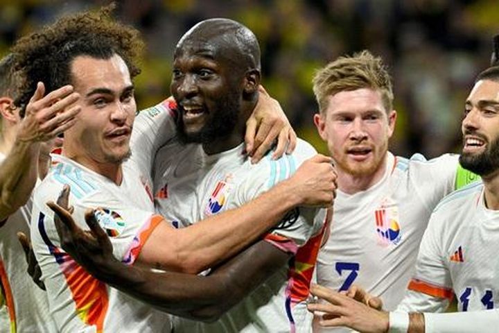 Lukaku hóa người hùng, Bỉ đè bẹp Thụy Điển của Ibrahimovic