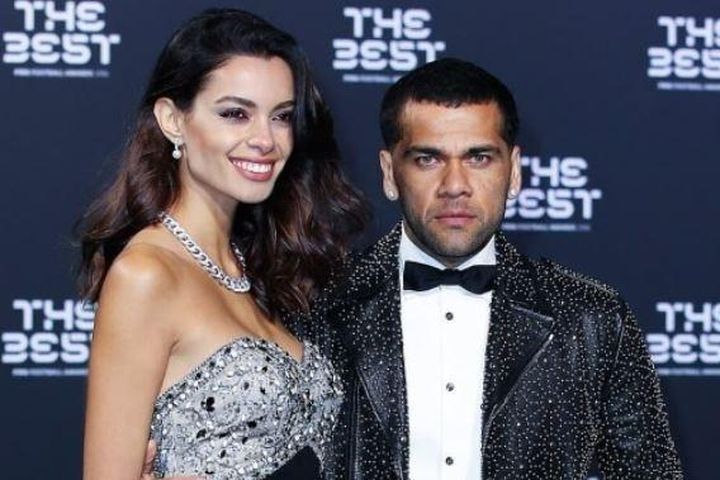 Nhà tù rối loạn vì Dani Alves