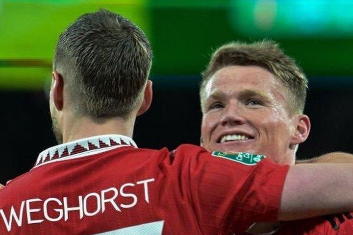 Fan MU yêu cầu McTominay đá tiền đạo cắm thay Weghorst