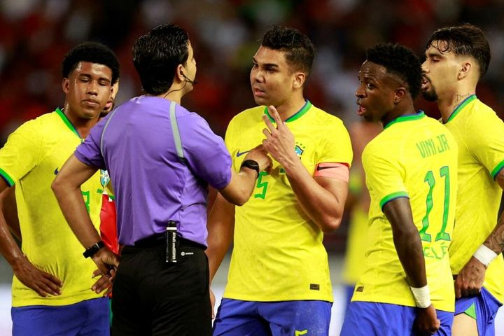 Casemiro được tặng quà, Brazil vẫn thất bại trước Morocco