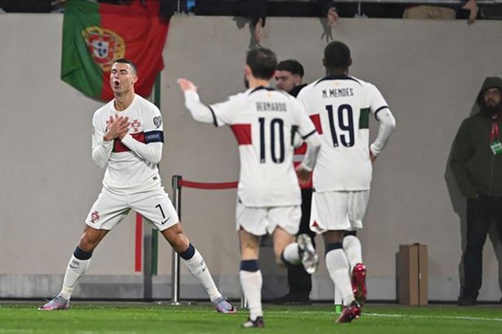 Lí giải màn ăn mừng 'siu' và 'nap' của Ronaldo